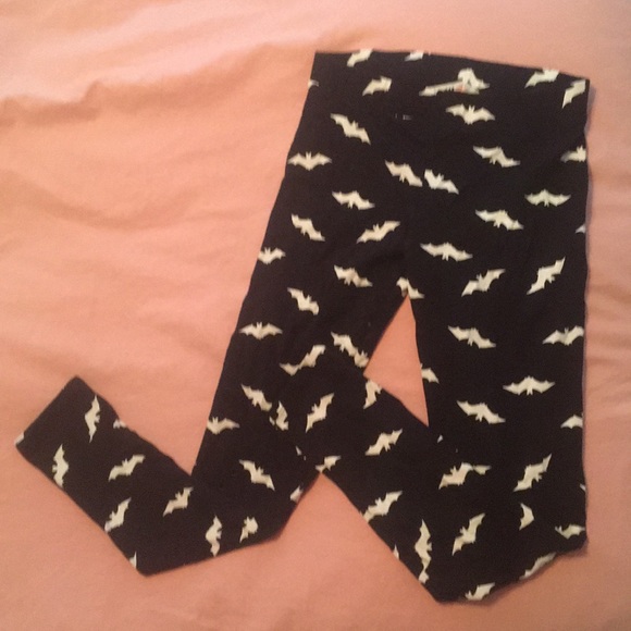 H&M bat leggings, great for Halloween! - Picture 2 of 4